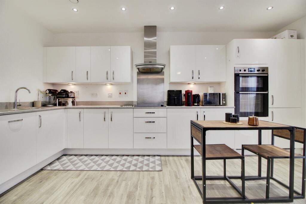 Additional image 5 of Hilltop Way, Hatfield