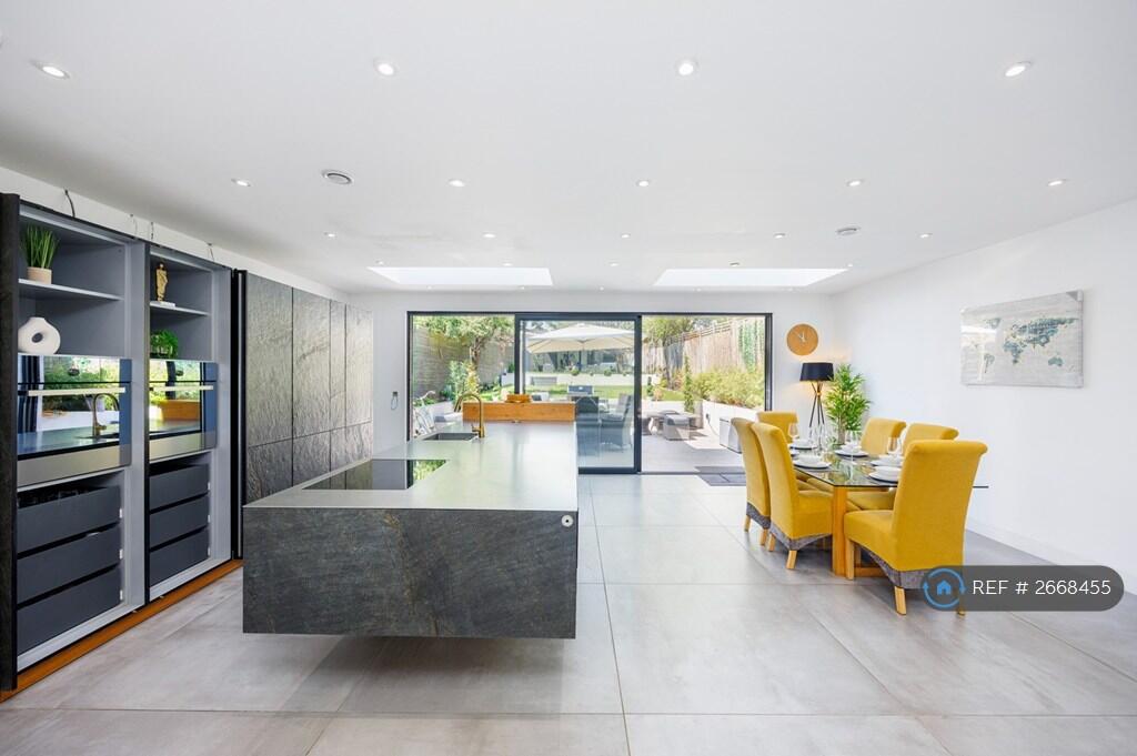 Additional image 40 of Charmouth Road, St. Albans, AL1