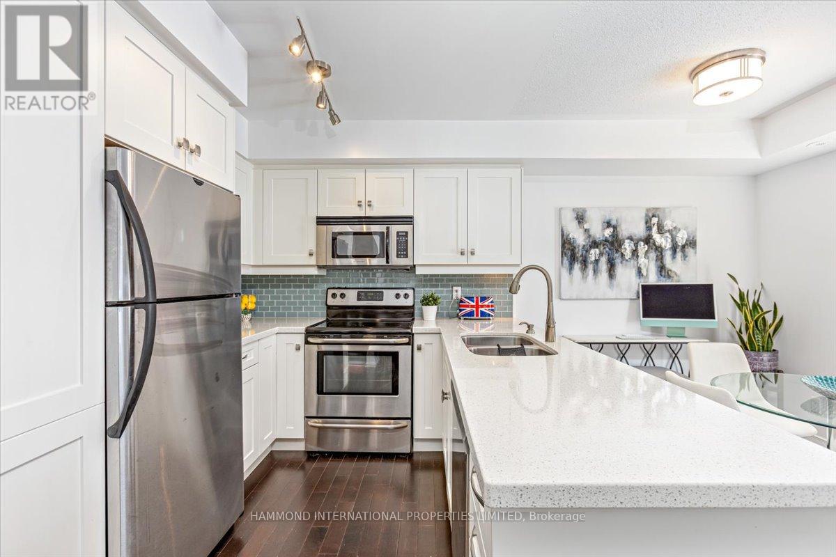 838 - 46 WESTERN BATTERY ROAD|Toronto (Niagara), Ontario M6K3P1