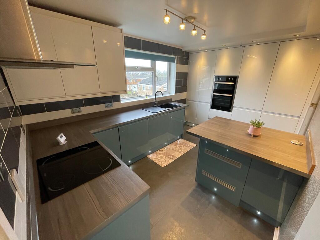 Hollyfield, Hatfield