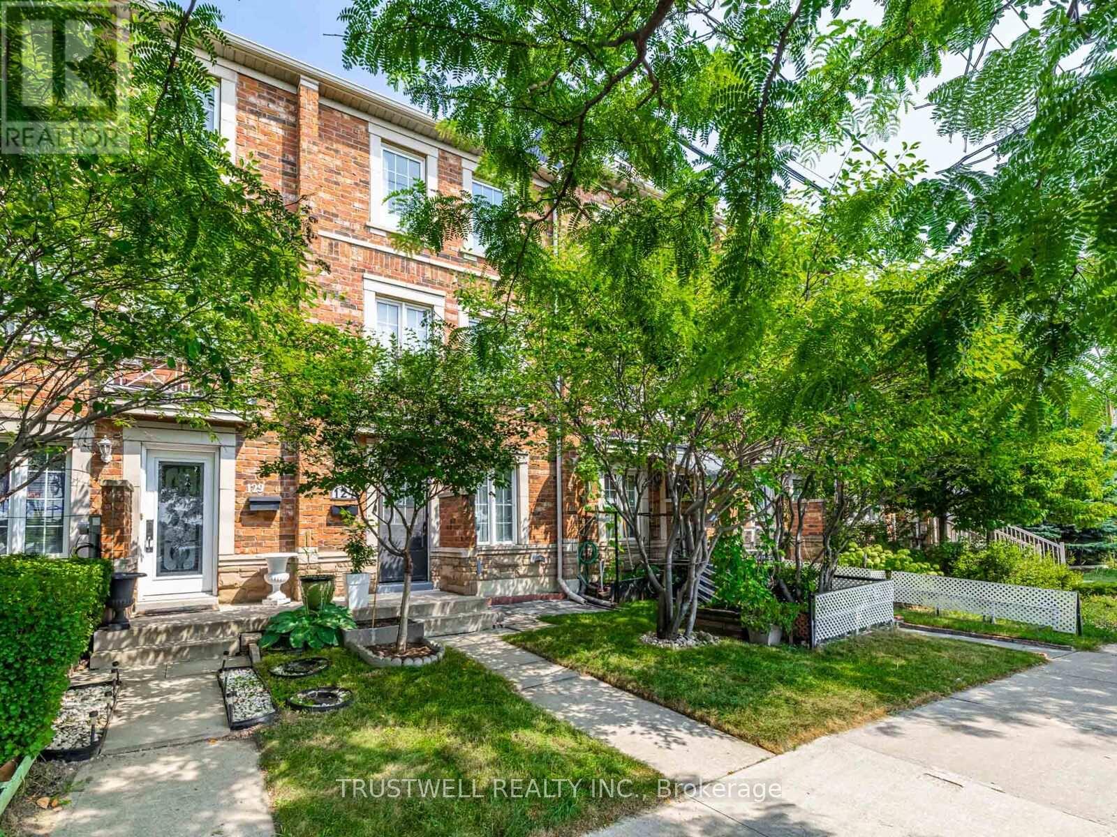 Property image for 127 TORBARRIE ROAD|Toronto (Downsview-Roding-CFB), Ontario M3L1G8