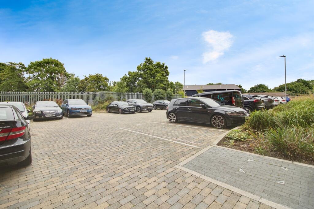 Additional image 15 of Hilltop Way, Hatfield