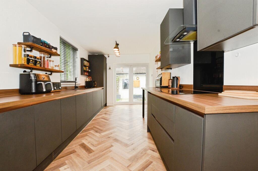 Additional image 4 of Fairway Close, Park Street, St. Albans