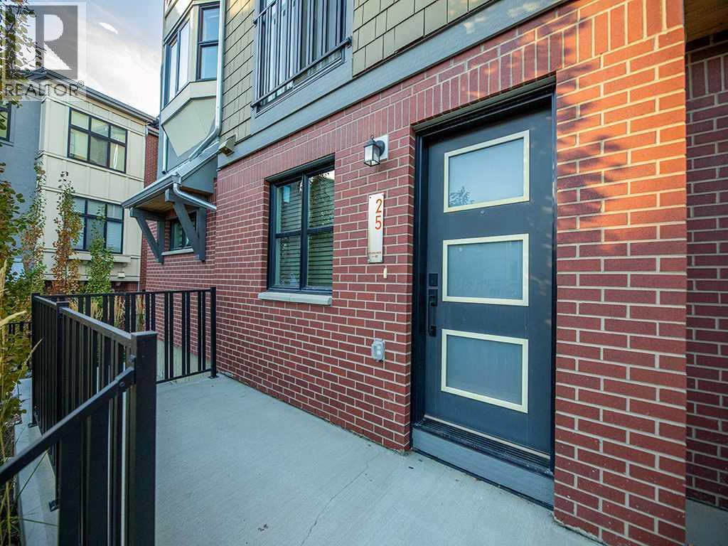 25 Spring Willow Close SW|Calgary, Alberta T3H6E8