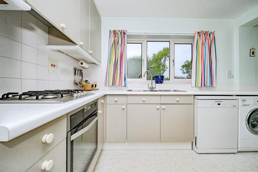 Additional image 18 of Woodfield Way, St. Albans