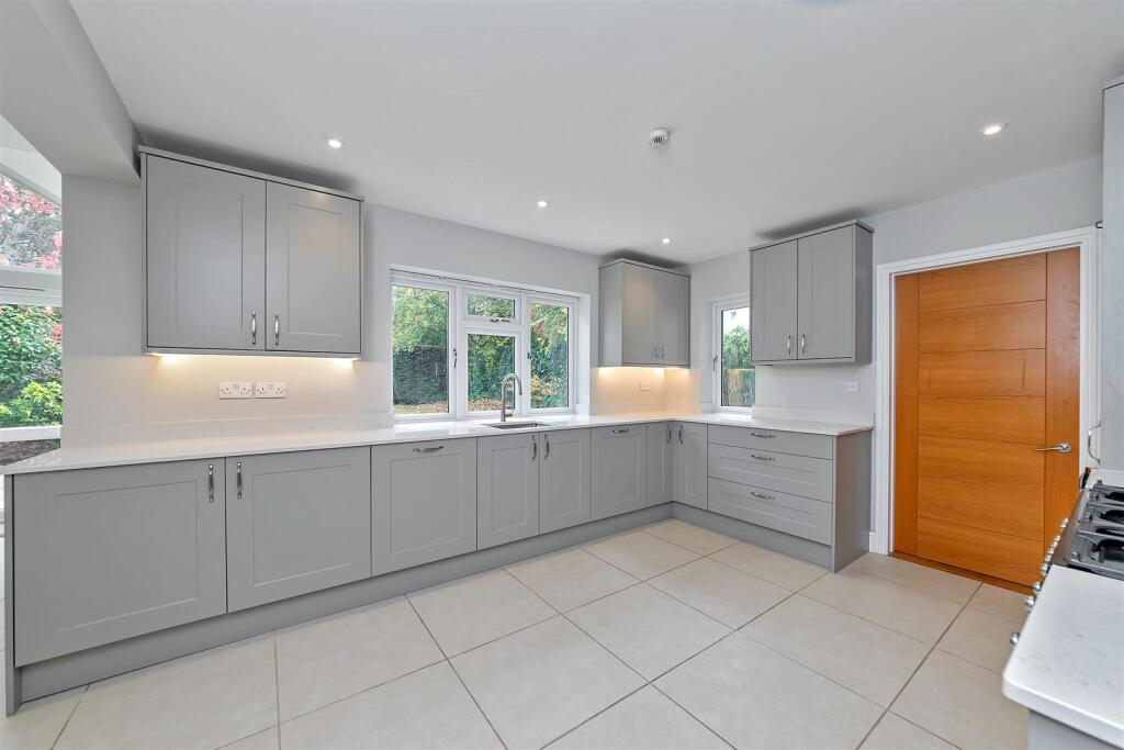 Additional image 56 of Sheppards Close, St Albans