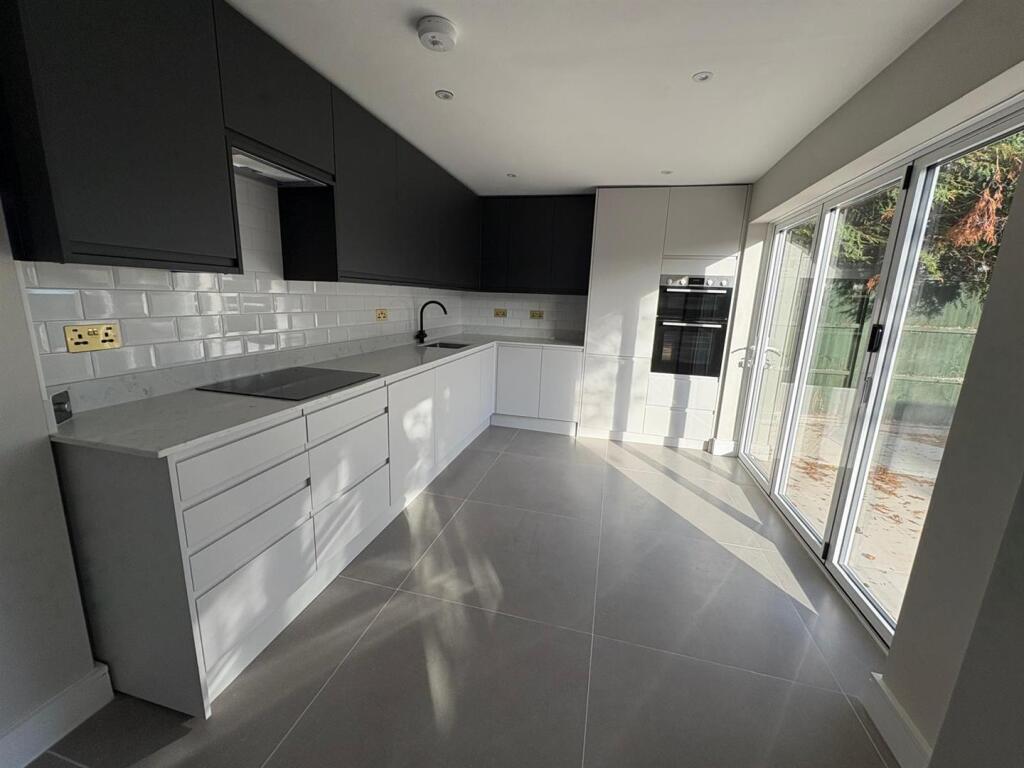 Additional image 2 of Wych Elms, Park Street, AL2