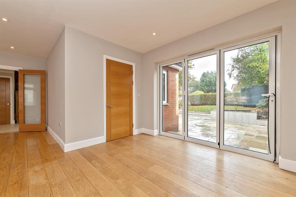 Additional image 31 of Sheppards Close, St Albans