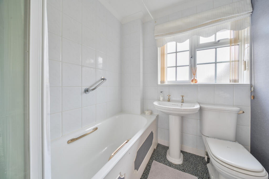 Additional image 8 of Aldwickbury Crescent, Harpenden, AL5