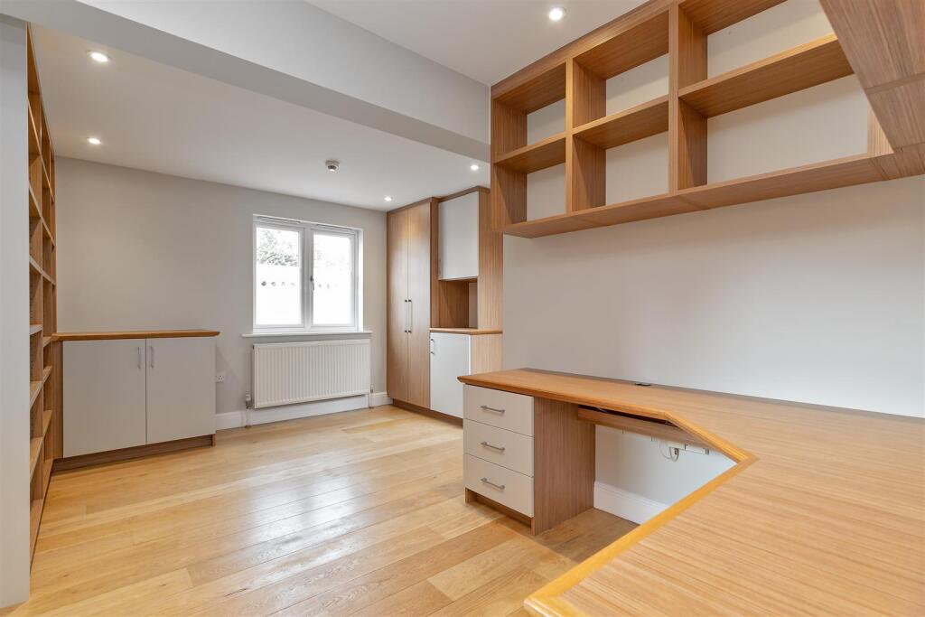 Additional image 25 of Sheppards Close, St Albans