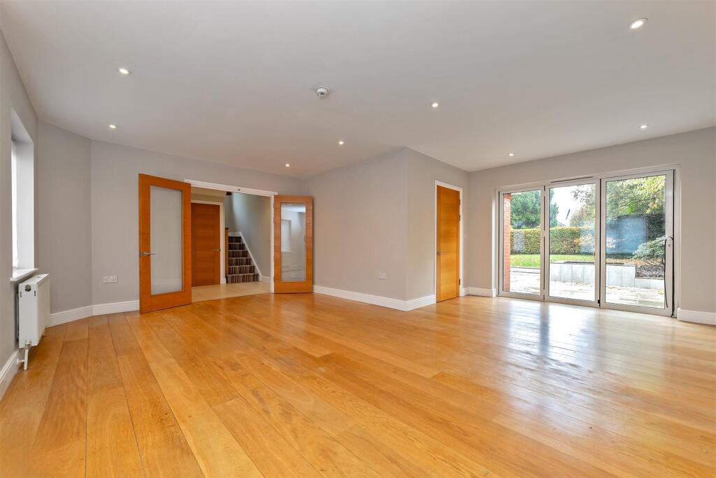 Additional image 6 of Sheppards Close, St Albans