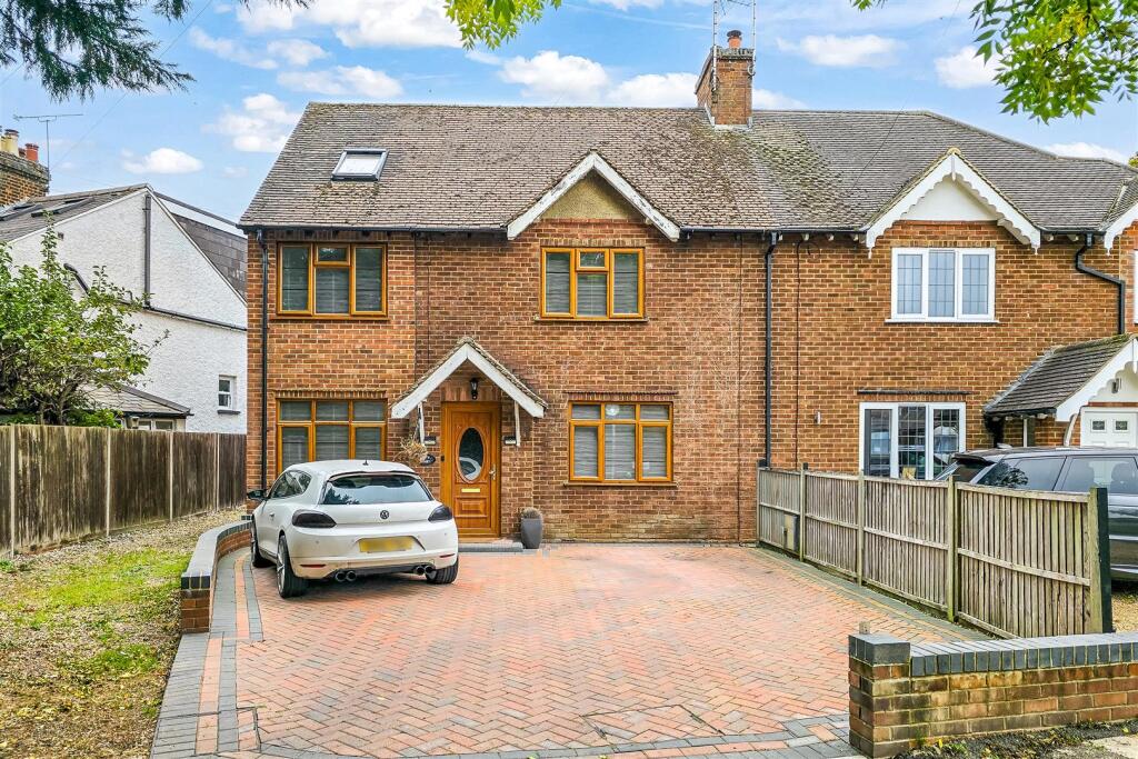 Pooleys Lane, Welham Green, Herts