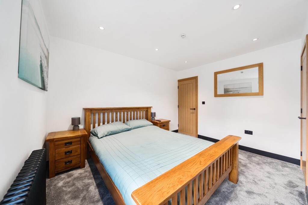 Additional image 9 of High Street Redbourn AL3