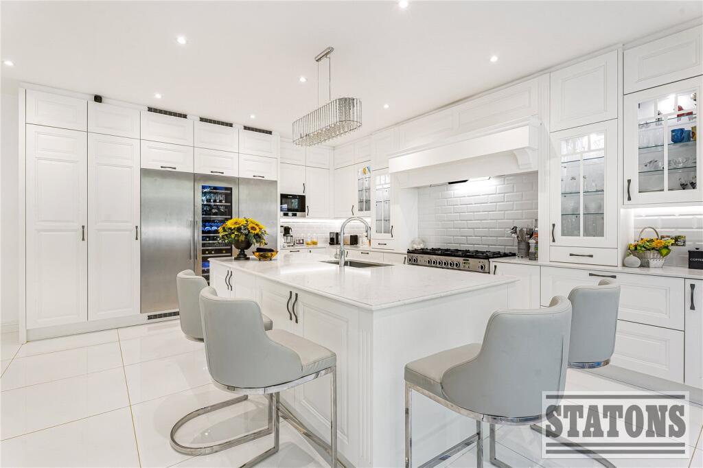 Additional image 12 of Dixons Hill Close, Brookmans Park, Hatfield, Hertfordshire, AL9