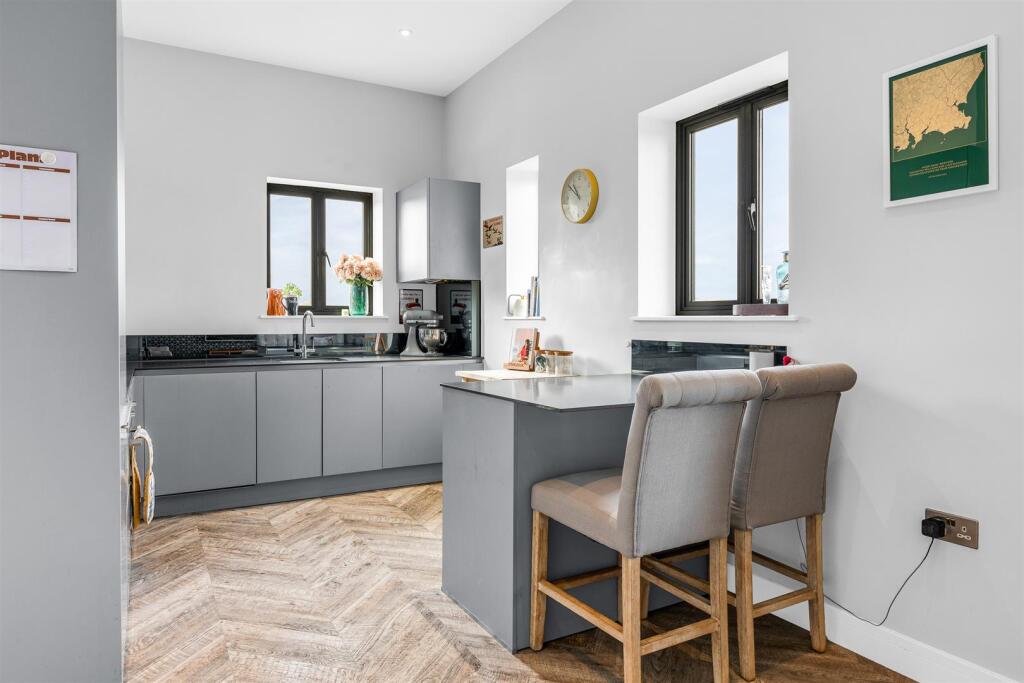 Additional image 16 of Green Close, Brookmans Park