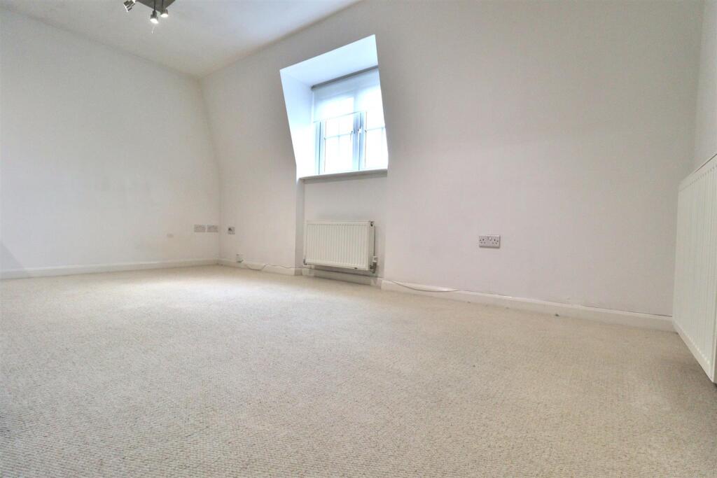 Additional image 11 of Great North Road, Hatfield