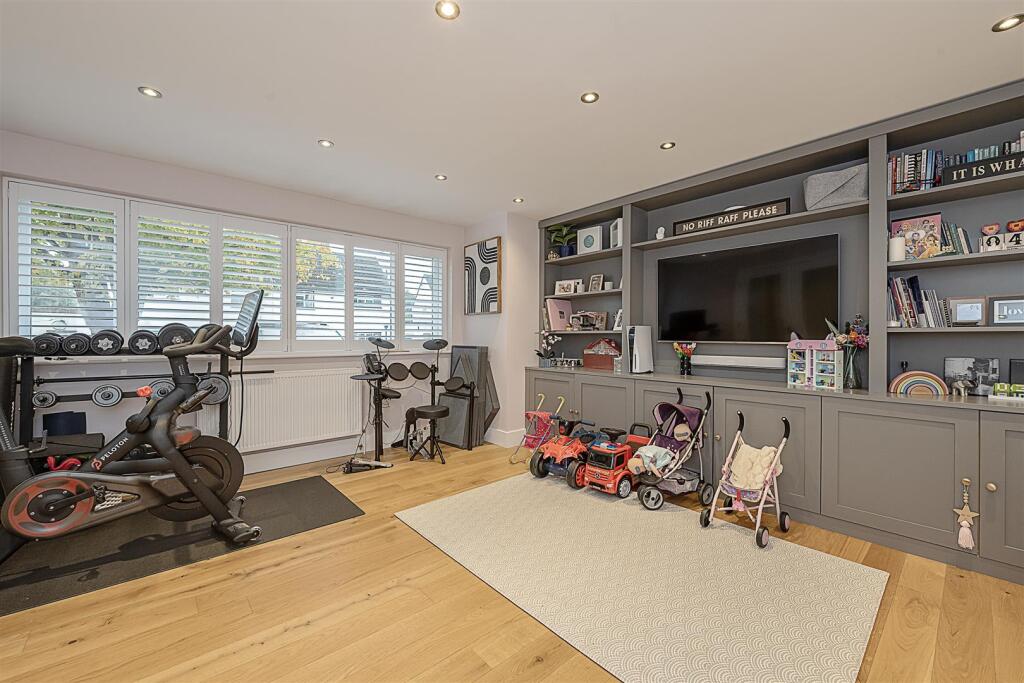 Additional image 8 of Grove Avenue, Harpenden