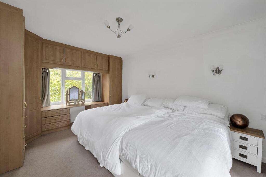 Additional image 6 of Oakfield Road, Harpenden