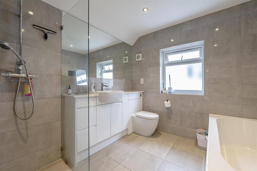 Additional image 9 of Grove Avenue, Harpenden