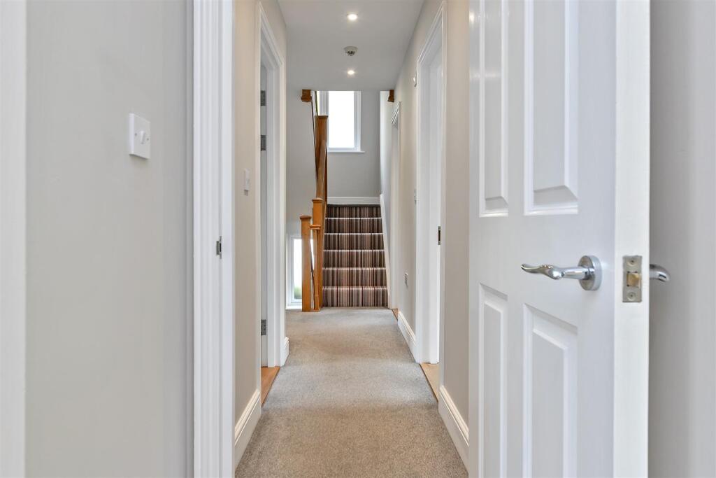 Additional image 49 of Sheppards Close, St Albans