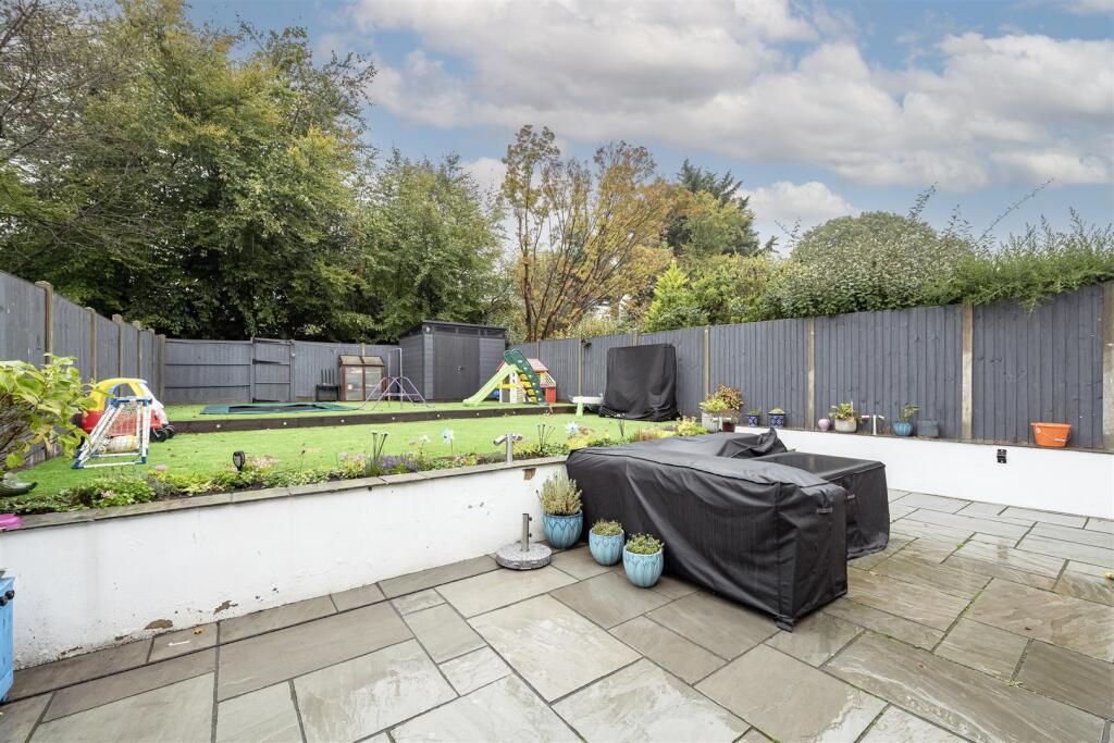 Additional image 11 of Grove Avenue, Harpenden