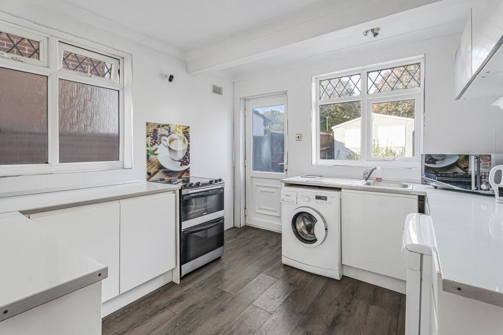 Additional image 9 of Batchwood Drive, St. Albans, Hertfordshire, AL3