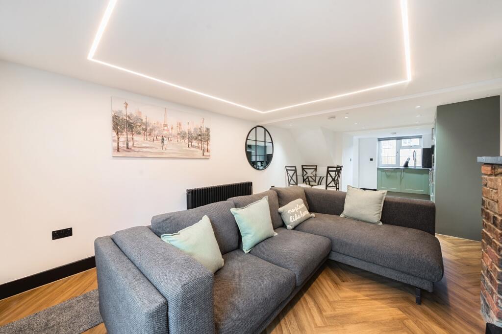 Additional image 11 of High Street Redbourn AL3