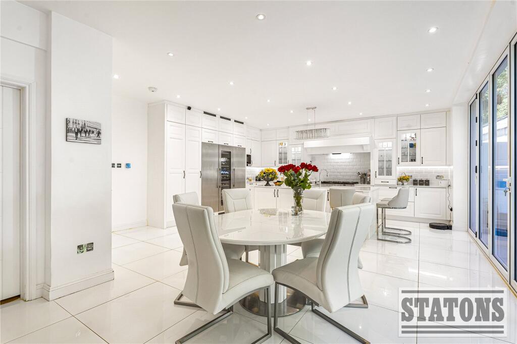 Additional image 29 of Dixons Hill Close, Brookmans Park, Hatfield, Hertfordshire, AL9