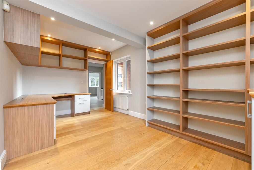 Additional image 5 of Sheppards Close, St Albans