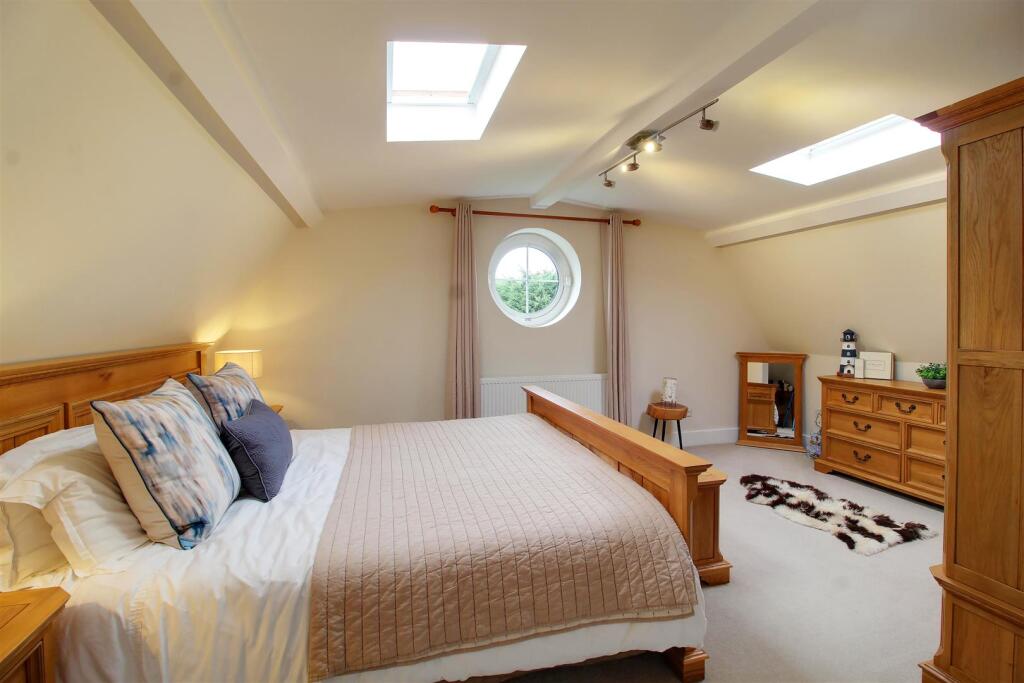 Additional image 33 of Moffats Lane, Brookmans Park