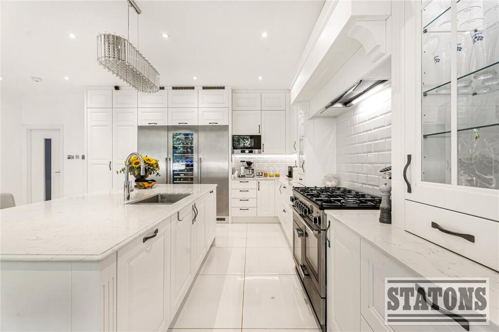 Additional image 13 of Dixons Hill Close, Brookmans Park, Hatfield, Hertfordshire, AL9