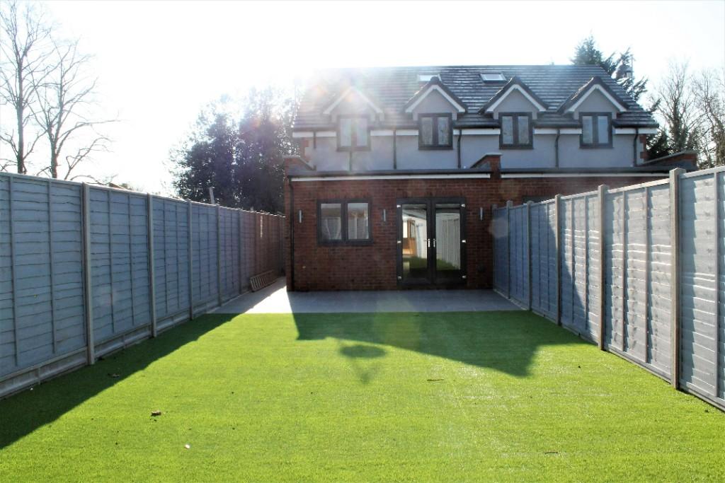 Oaklands Lane, St. Albans, Hertfordshire, AL4 0HS