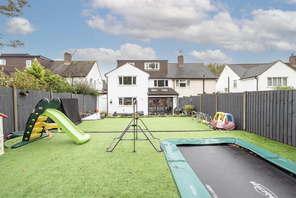 Additional image 12 of Grove Avenue, Harpenden