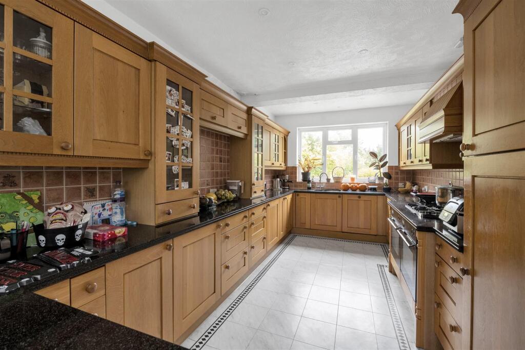 Additional image 15 of Oakfield Road, Harpenden