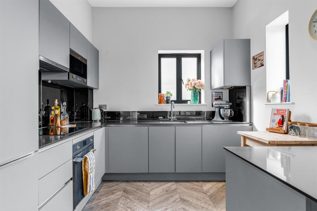 Additional image 4 of Green Close, Brookmans Park