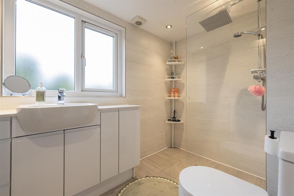 Additional image 10 of Grove Avenue, Harpenden