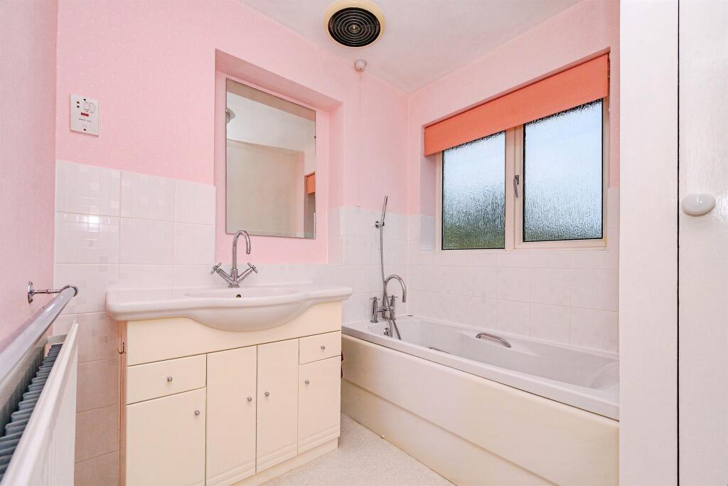 Additional image 19 of Woodfield Way, St. Albans