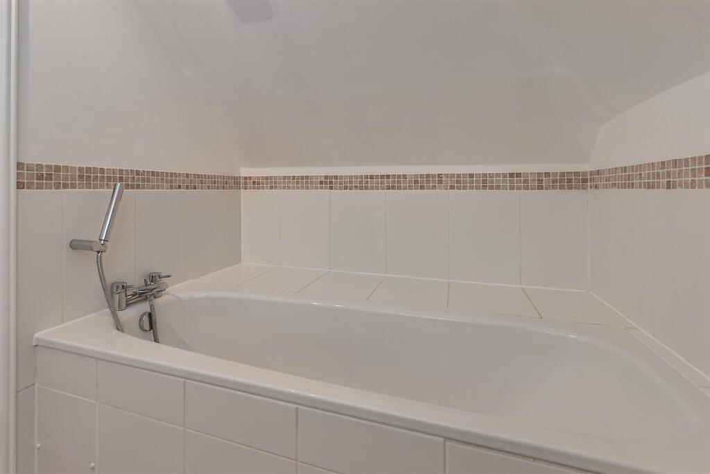 Additional image 42 of Sheppards Close, St Albans