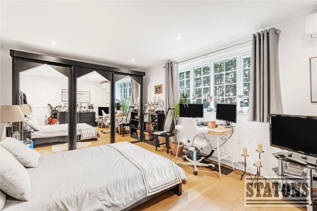 Additional image 21 of Dixons Hill Close, Brookmans Park, Hatfield, Hertfordshire, AL9