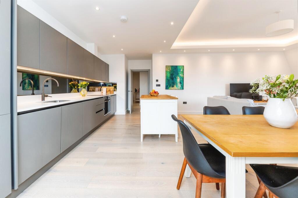 Additional image 4 of Stonehills, Welwyn Garden City