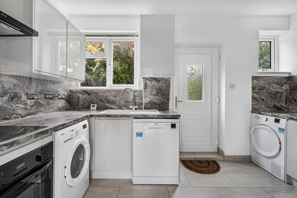 Additional image 4 of Hyde View Road, Harpenden, Hertfordshire, AL5