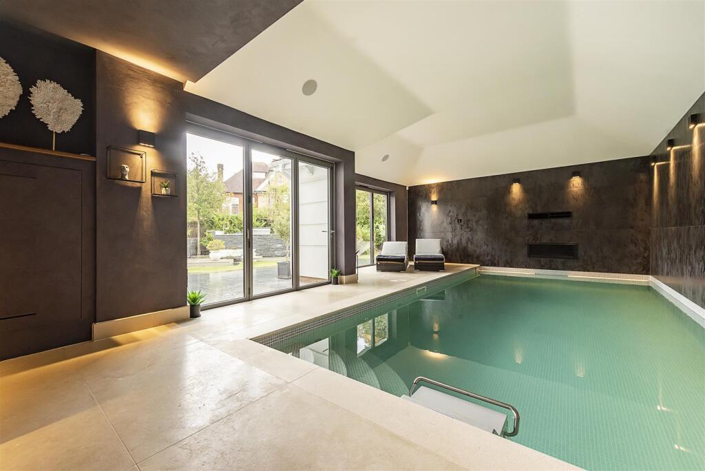 Additional image 11 of Hatching Green Close, Harpenden