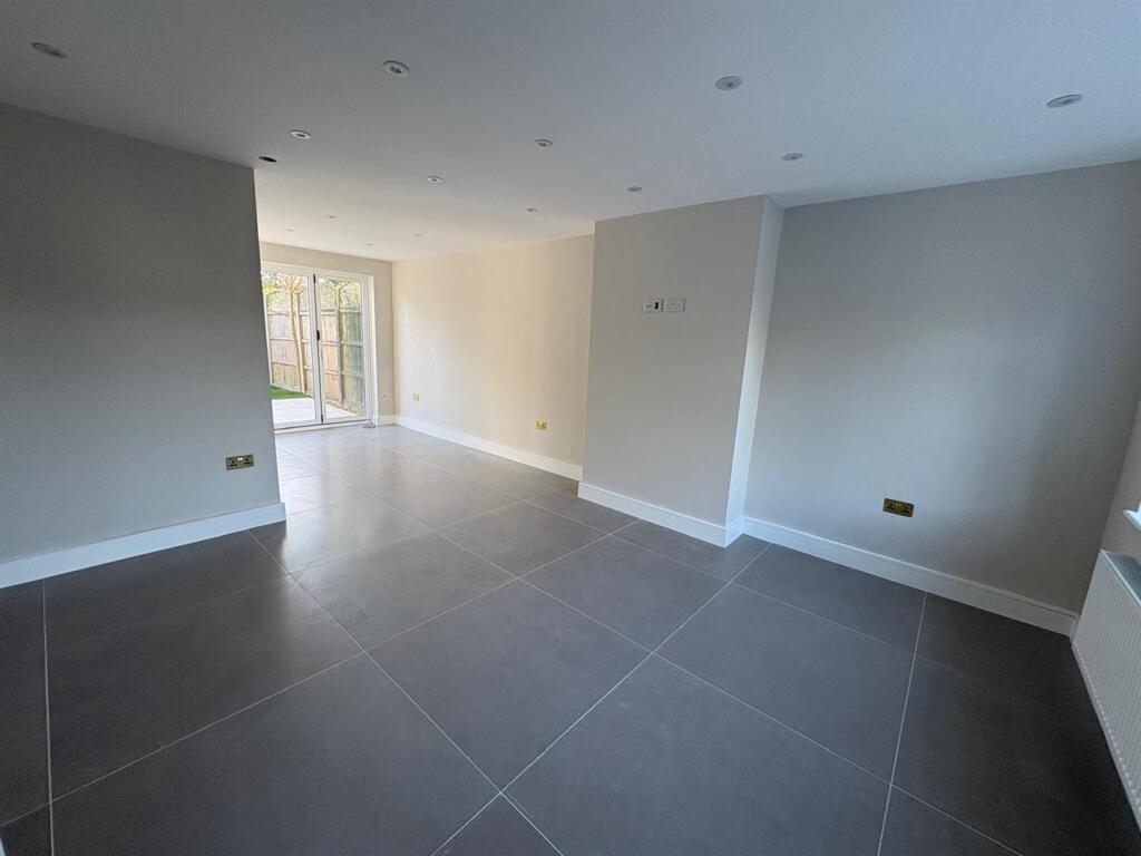 Additional image 5 of Wych Elms, Park Street, AL2