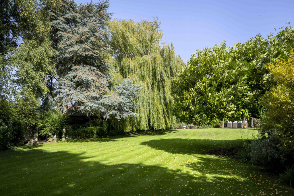 Additional image 25 of Pottersheath Road, Welwyn, AL6