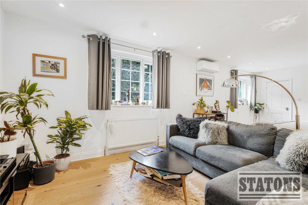 Additional image 20 of Dixons Hill Close, Brookmans Park, Hatfield, Hertfordshire, AL9