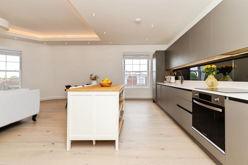 Additional image 5 of Stonehills, Welwyn Garden City