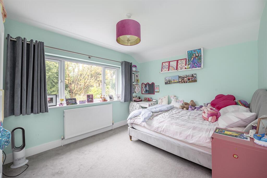 Additional image 6 of Grove Avenue, Harpenden