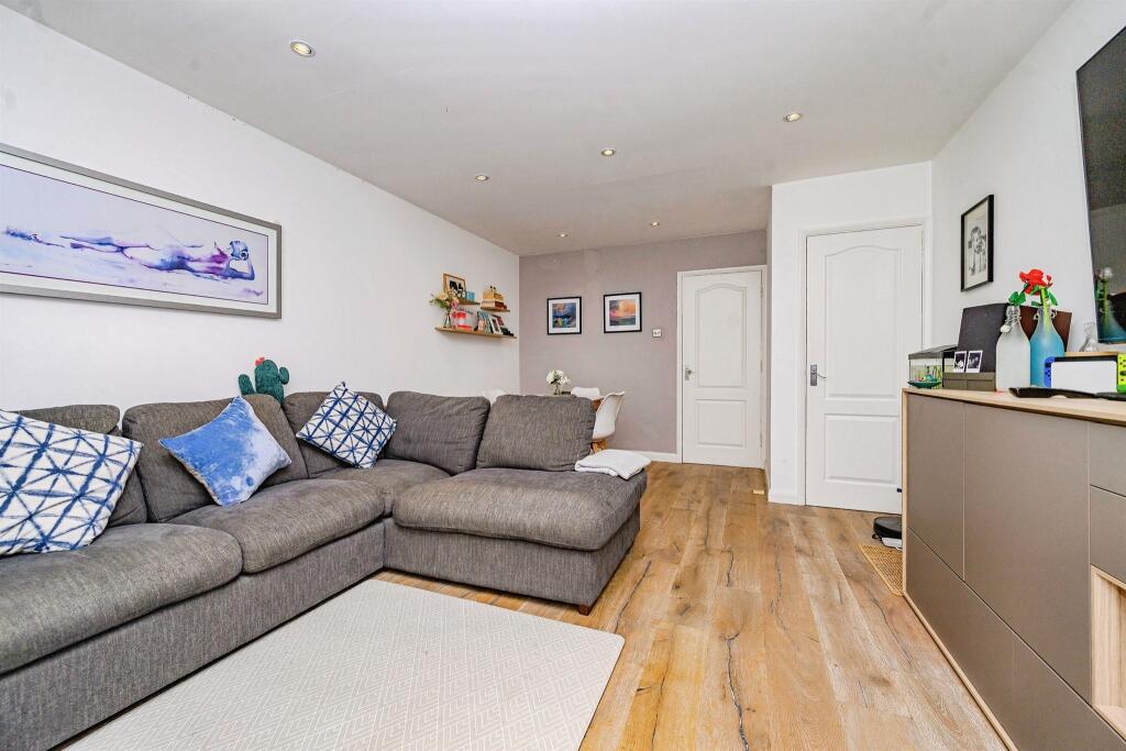 Additional image 4 of Robins Close, London Colney, St. Albans