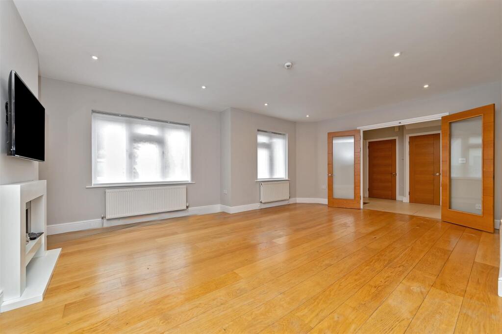 Additional image 32 of Sheppards Close, St Albans