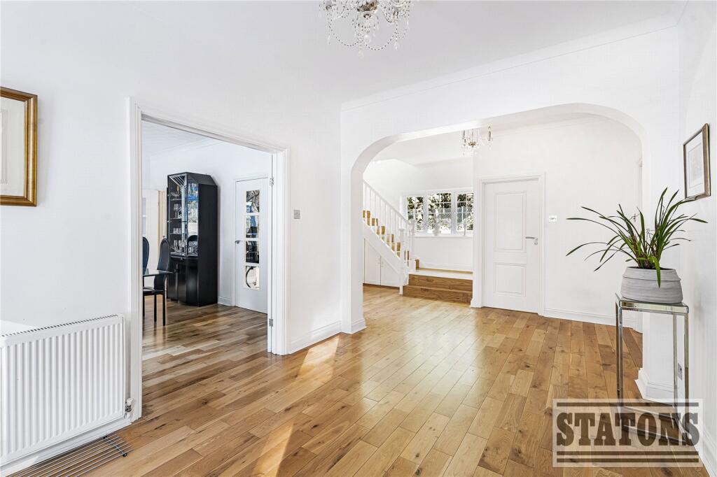 Additional image 8 of Dixons Hill Close, Brookmans Park, Hatfield, Hertfordshire, AL9